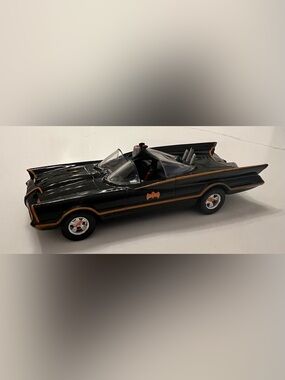 Jada Toys 1966 Classic TV Series Batmobile Die-cast Model